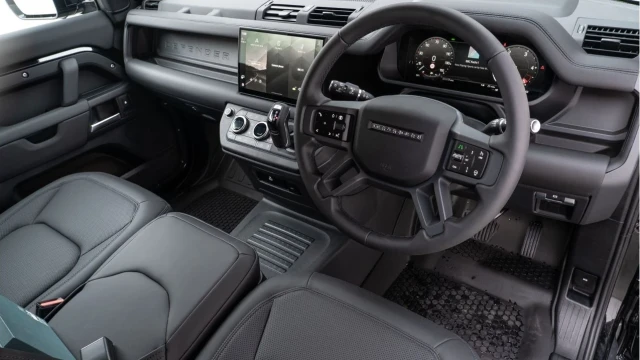 Land Rover Defender (25 Reg) 90 3.0 D250 X-Dynamic SE Hard Top (3 Seat) (Bespoke) (+VAT) Image 2