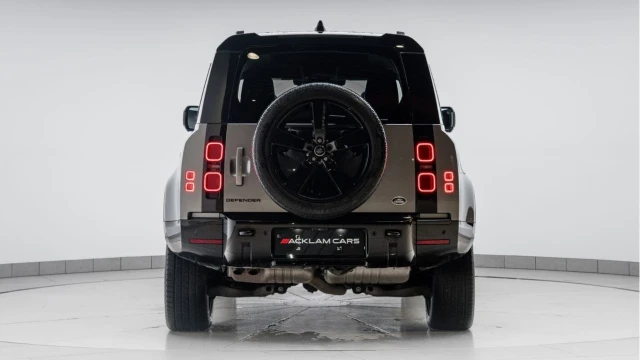 Land Rover Defender (23 Reg) 110 3.0 D300 X-Dynamic HSE (Black Pack) Image 7