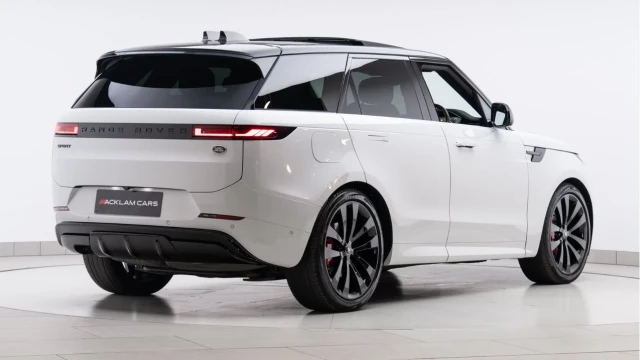 Land Rover Range Rover Sport (23 Reg) 3.0 D300 Dynamic SE (Black Pack) Image 5