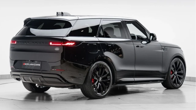 Land Rover Range Rover Sport (73 Reg) 3.0 D300 Dynamic SE (Black Pack) Image 6
