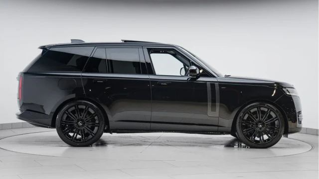 Land Rover Range Rover (75 Reg) 3.0 D300 Edition (Shadow Pack) Image 5