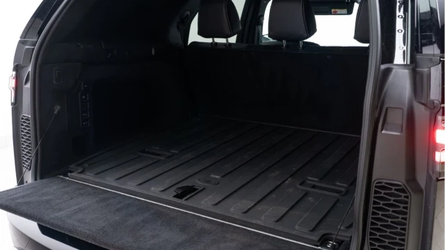 Land Rover Discovery (74 Reg) 3.0 D350 Dynamic HSE Hard Top (URBAN Carbon) (5 Seat) Image 5