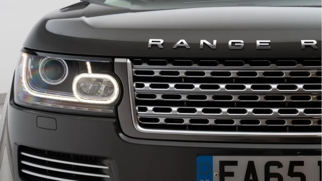 Land Rover Range Rover (65 Reg) 4.4 SDV8 Autobiography Image 8