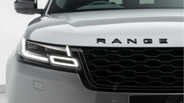 Land Rover Range Rover Velar (70 Reg) 2.0 D180 S (Black Pack) Image 8