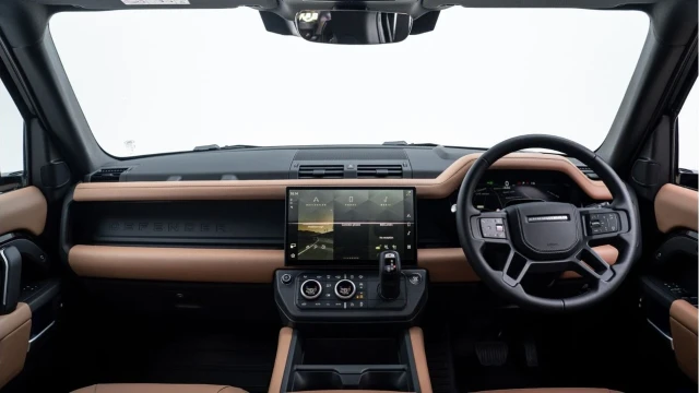 Land Rover Defender (75 Reg) 110 3.0 D350 X-Dynamic HSE (Black Pack) Image 2