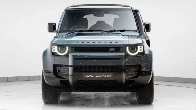 Land Rover Defender (25 Reg) 110 3.0 D250 X-Dynamic SE (Black Pack) Image 4