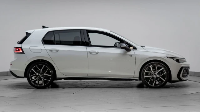 Volkswagen Golf (25 Reg) 2.0TDI Black Edition DSG (Mk8.5) Image 5