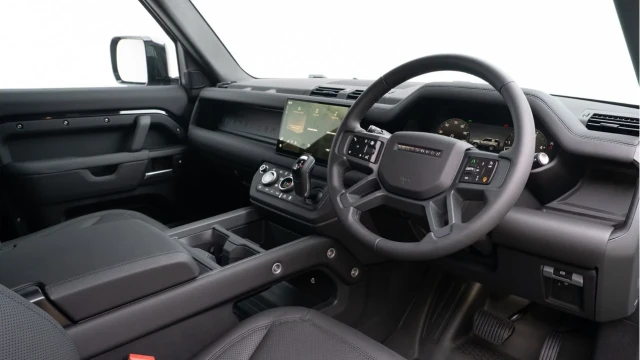 Land Rover Defender (25 Reg) 90 3.0 D250 X-Dynamic SE Hard Top Commercial (+VAT) Image 2