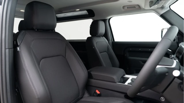 Land Rover Defender (74 Reg) 90 3.0 D350 S Image 3