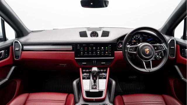 Porsche Cayenne (72 Reg) 3.0 V6 e-Hybrid Platinum Edition Image 2