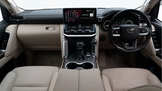 Toyota LAND CRUISER 300 (23 Reg) 3.5 V6 ZX (7 Seat) (RHD) Image 2