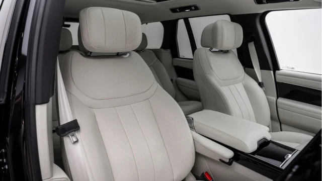 Land Rover Range Rover (74 Reg) 3.0 P550e Autobiography Hybrid Image 3