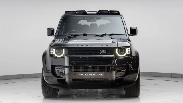 Land Rover Defender (74 Reg) 110 3.0 D350 X-Dynamic HSE (7 Seat) Image 4