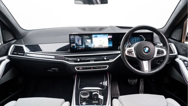 BMW X7 (23 Reg) 3.0 40D M Sport xDrive Image 2