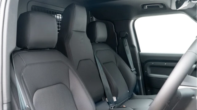 Land Rover Defender (74 Reg) 110 3.0 D250 X-Dynamic SE Hard Top Commercial (3 Seat) (+VAT) Image 3