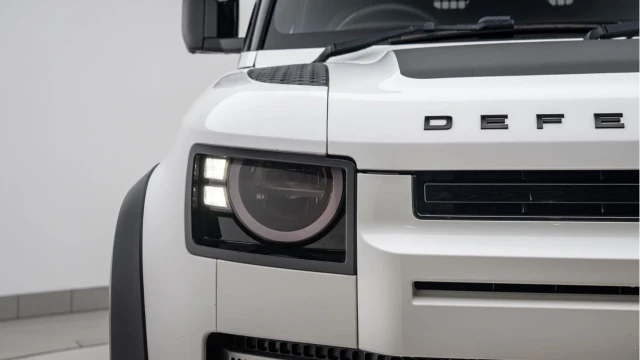 Land Rover Defender (21 Reg) 3.0 D200 Hard Top Commercial (3 Seat) (+VAT) Image 6
