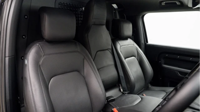 Land Rover Defender (25 Reg) 90 3.0 D250 X-Dynamic HSE Hard Top Commercial (3 Seat) (+VAT) Image 3