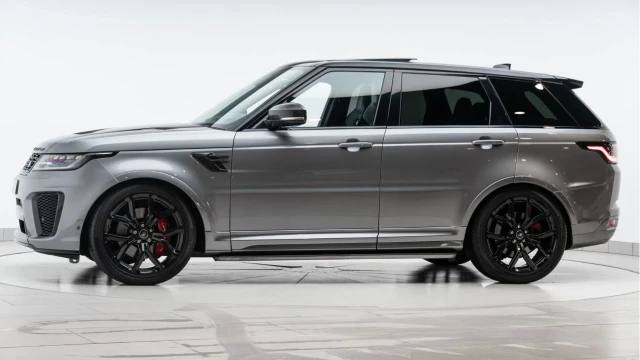 Land Rover Range Rover Sport (22 Reg) SVR 5.0 V8 Carbon Edition Image 4