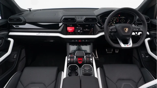 Lamborghini Urus (25 Reg) 4.0 V8 SE Hybrid Image 2