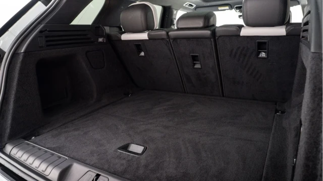 Land Rover Range Rover Sport (73 Reg) 3.0 D300 Dynamic SE (Black Pack) Image 8