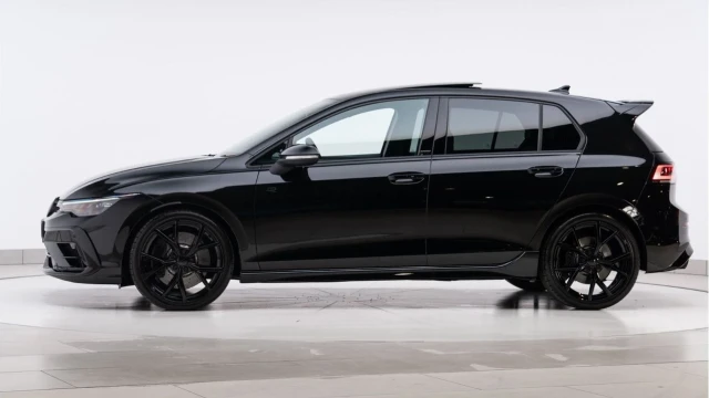 Volkswagen Golf (25 Reg) R 2.0TSI Black Edition DSG 4Motion (Mk8.5) (VAT Q) Image 4
