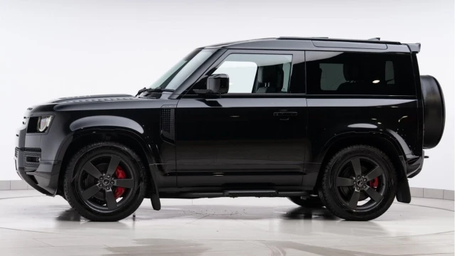 Land Rover Defender (74 Reg) 90 3.0 D350 X-Dynamic HSE (Black Pack) Image 4