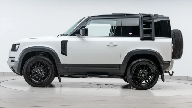 Land Rover Defender (21 Reg) 90 3.0 D250 S (Country) Image 4