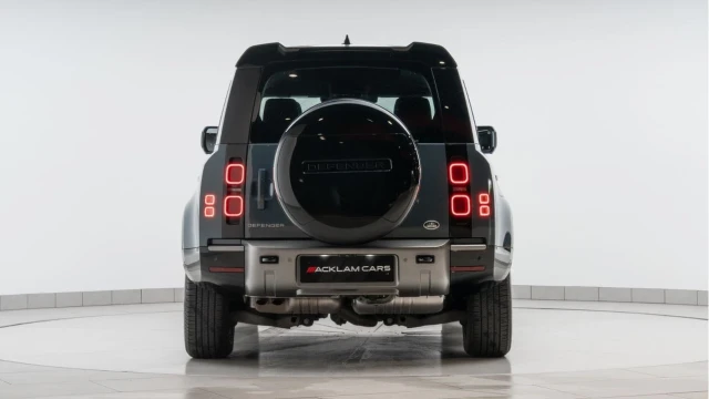 Land Rover Defender (23 Reg) 110 3.0 D250 X-Dynamic SE (7 Seat) Image 5