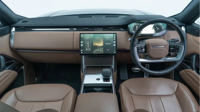 Land Rover Range Rover (24 Reg) 3.0 D300 SE (Shadow Pack) Image 2