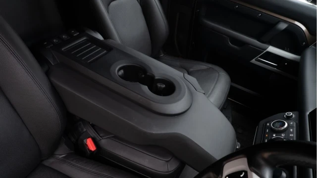 Land Rover Defender (73 Reg) 90 3.0 D250 HSE Hard Top Commercial (3 Seat) (+VAT) Image 6