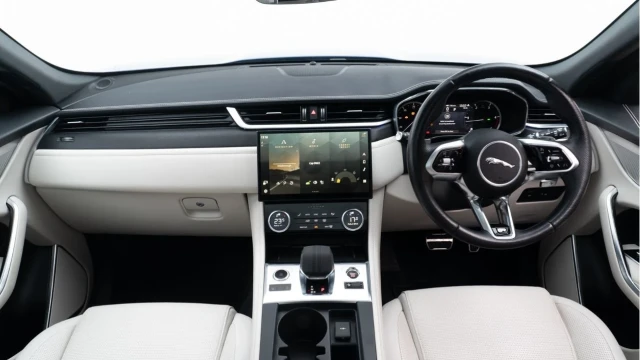 Jaguar F-pace (72 Reg) 2.0 D200 R-Dynamic Black AWD Image 2