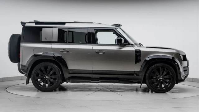 Land Rover Defender (22 Reg) 110 3.0 P400 XS Edition (Bespoke) Image 5