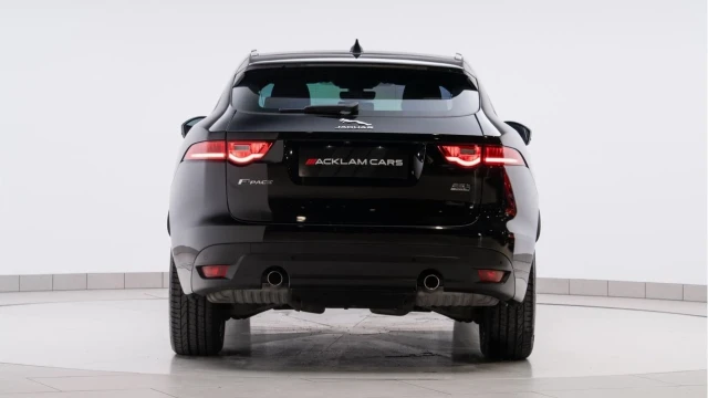 Jaguar F-pace (20 Reg) 2.0 25T Chequered Flag AWD Image 4