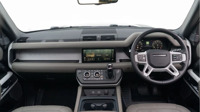 Land Rover Defender (74 Reg) 110 2.0 P400e XS Edition Hybrid (Black Pack) Image 2