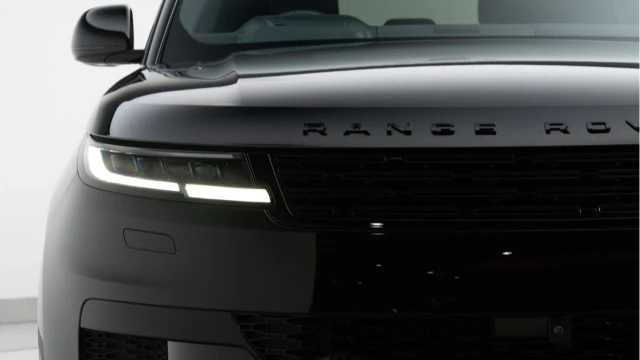 Land Rover Range Rover Sport (23 Reg) 3.0 D300 Dynamic SE (Black Pack) Image 8