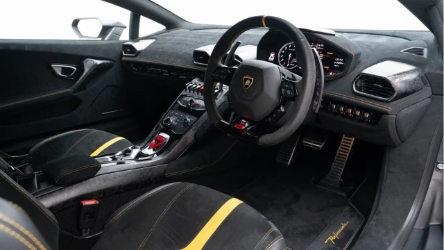 Lamborghini Huracan (18 Reg) 5.2 V10 640-4 Performante Image 2