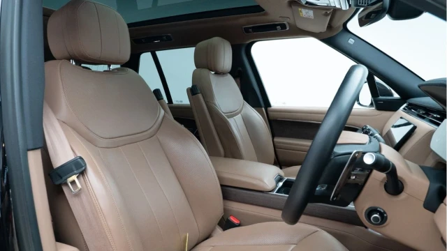 Land Rover Range Rover (24 Reg) 3.0 D300 SE (Shadow Pack) Image 3