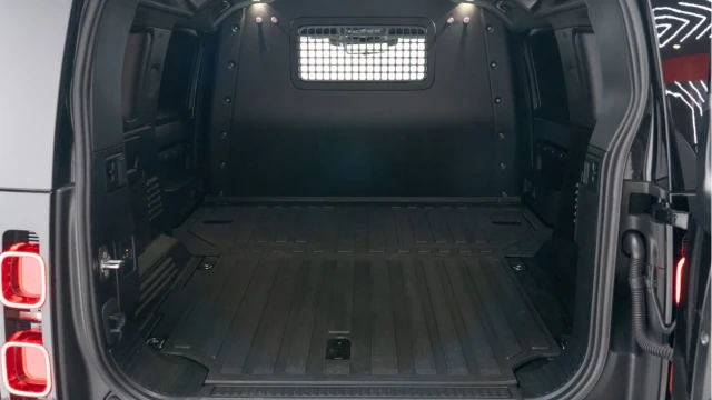 Land Rover Defender (23 Reg) 110 D300 X-Dynamic HSE Hard Top Commercial (+VAT) Image 4
