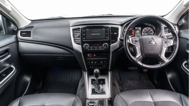 Mitsubishi L200 (20 Reg) 2.2 DI-D Barbarian X Black Edition (NO VAT) Image 2