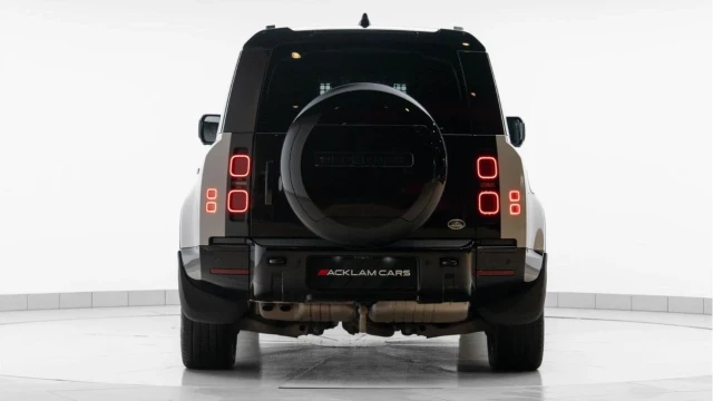 Land Rover Defender (73 Reg) 110 3.0 D300 X-Dynamic HSE Hard Top Commercial (No VAT) Image 5
