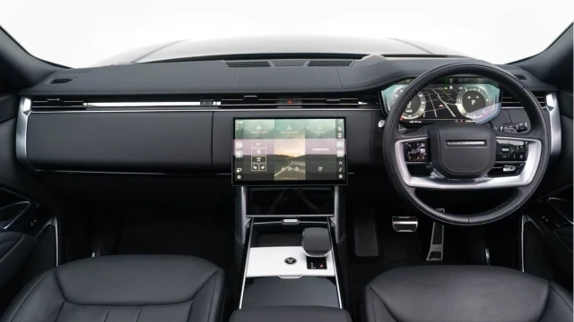 Land Rover Range Rover (24 Reg) 3.0 D350 SE (Facelift Model) Image 2