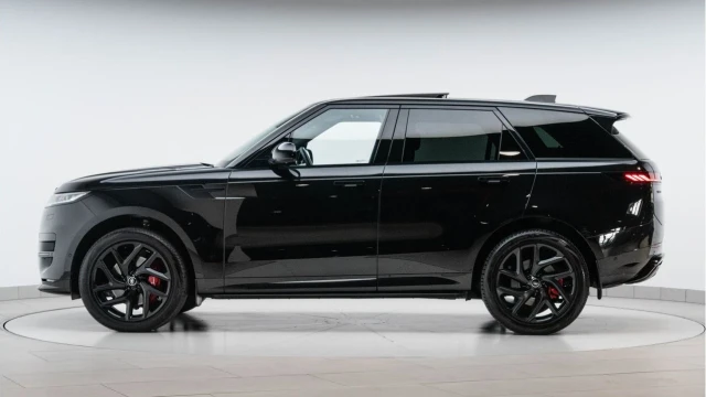 Land Rover Range Rover Sport (23 Reg) 3.0 D300 Dynamic SE (Black Pack) Image 5
