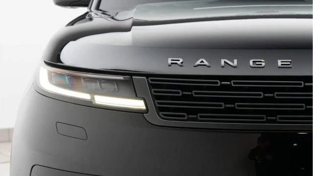 Land Rover Range Rover Sport (23 Reg) 3.0 P400 Dynamic SE Image 8