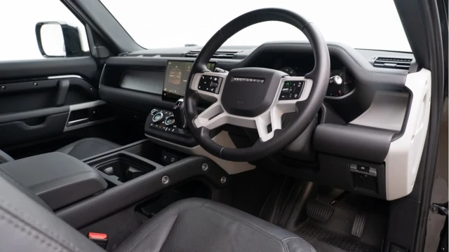 Land Rover Defender (24 Reg) 90 3.0 D250 HSE Hard Top Commercial (+VAT) Image 2