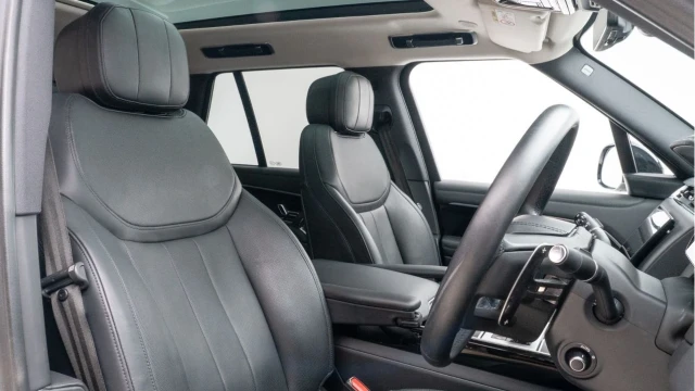 Land Rover Range Rover (24 Reg) 3.0 D350 HSE (Shadow Pack) Image 3