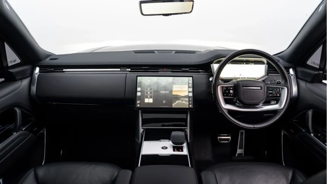 Land Rover Range Rover (74 Reg) 3.0 D350 HSE (URBAN Widetrack) Image 2