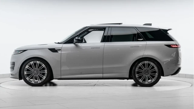 Land Rover Range Rover Sport (23 Reg) 3.0 D300 Dynamic SE (Black Pack) Image 5