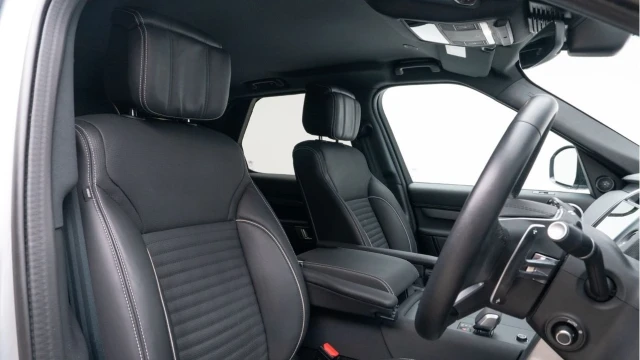 Land Rover Discovery (23 Reg) 3.0 D300 R-Dynamic HSE Commercial (5 Seat) (+VAT) Image 3