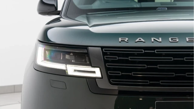 Land Rover Range Rover (72 Reg) 3.0 D350 HSE (Shadow Pack) Image 8