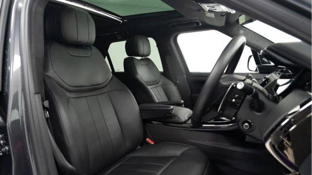 Land Rover Range Rover Sport (24 Reg) 3.0 D350 Autobiography (Black Pack) Image 3